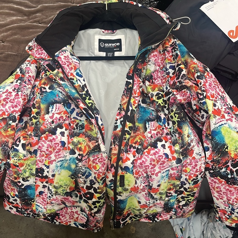 Sunice Women’s Mirage Jacket in Abstract Animal 916 - US 12